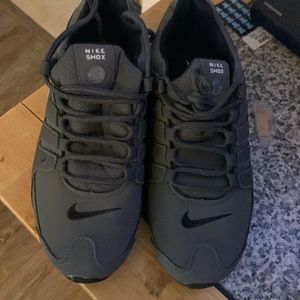 Men nike shox size 9.5